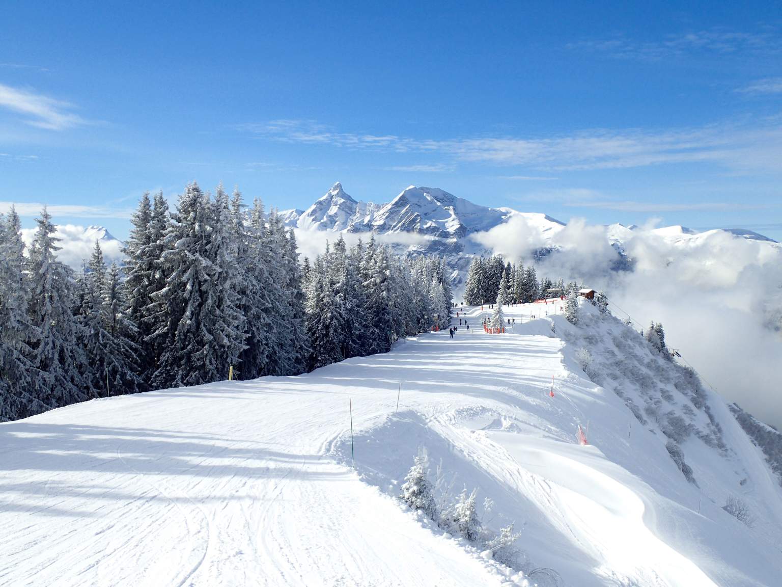 
                  Ski - Neige et Roc-Berge-Grand-Massif-Winter-Savoie
               